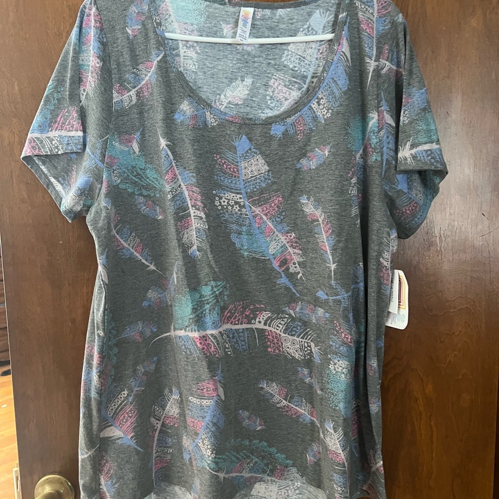 LuLaRoe Multicolor Feather Print Short Sleeve Top
